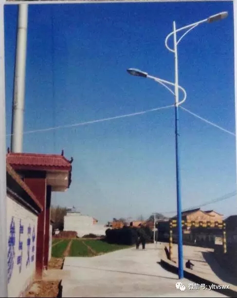 (村内水泥路硬化并安装路灯)