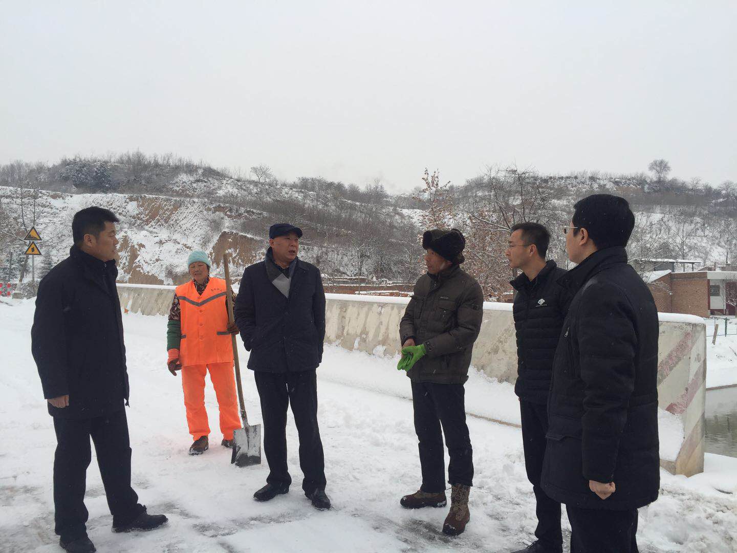 ljj雷竞技党委书记蒋展宏检查指导新集高危路段安全防护措施
